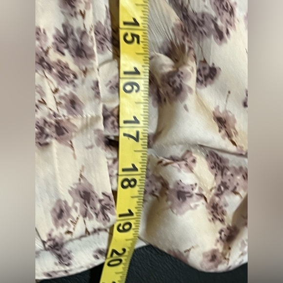 ASTR The Label ~ Size M ~ Lilac Floral Print Faux Surplice Wrap Crop Blouse - Picture 13 of 13